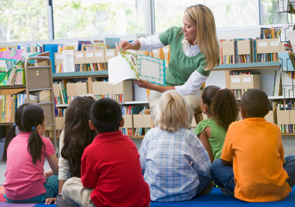 stockfresh_88757_kindergarten-teacher-reading-to-children-in-library_sizeXL